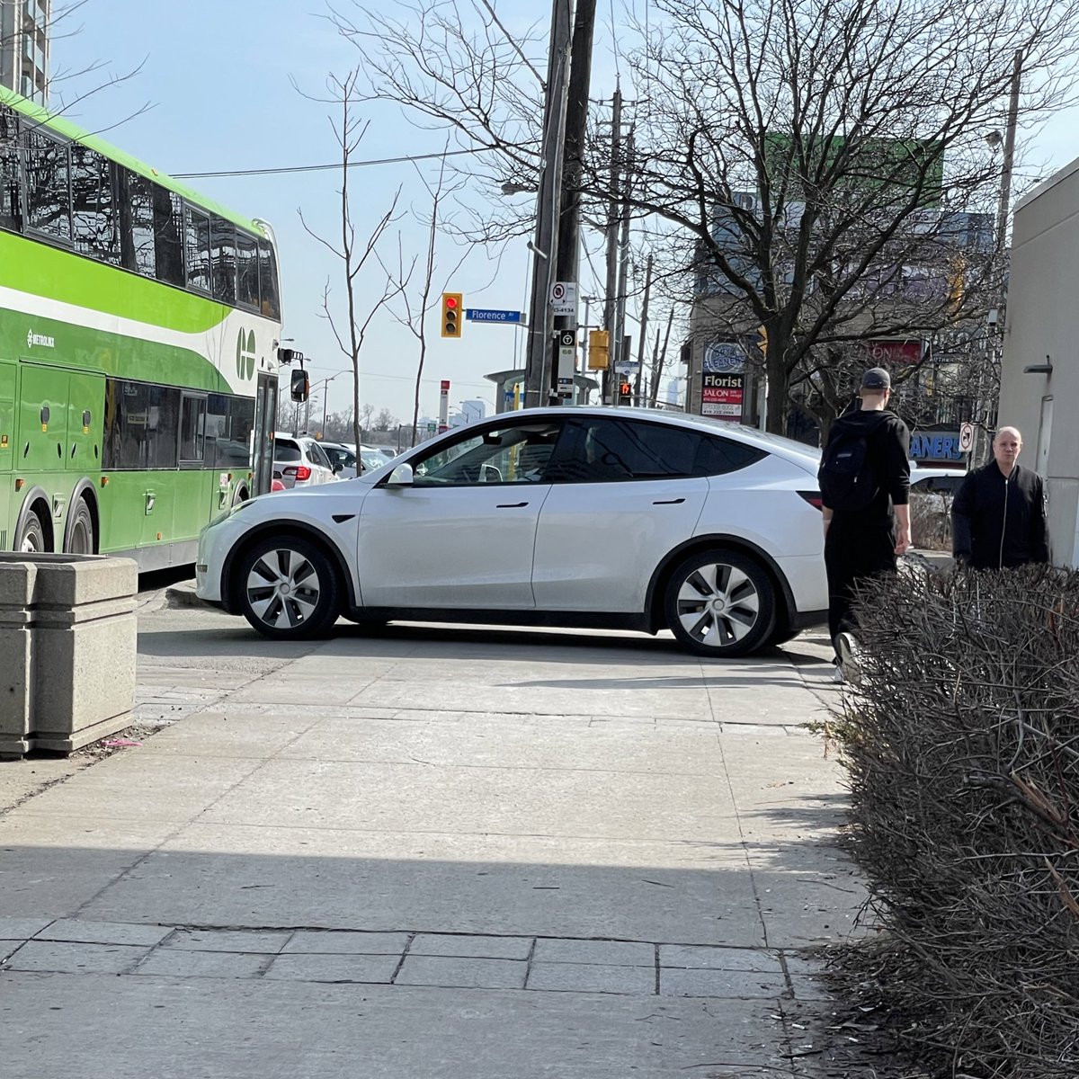 StoptionalTO's tweet image. Getting blocked by a Tesla leaving a gas station has to be the most #toronto thing ever. #stoptionalTO #walkTO #zerovision