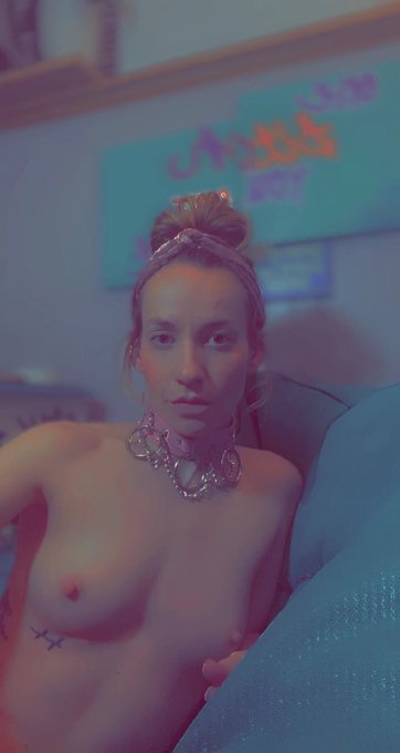 this is &ldquo;I like being in charge and also not in charge at all&rdquo; vibes lol my demeanor screams I do wtf