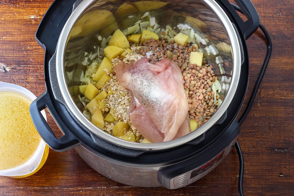 SwimmingCanada's tweet photo. How to Pressure Cook Chicken
Cooking a whole chicken is remarkably simple. All you need is your pressure cooker, the trivet or steamer basket that comes with it, a cup of chicken broth or water and a whole chicken. #ChickenCorner @chickenfarmers
https://t.co/uZOvkcQfty https://t.co/yWhj4i037r