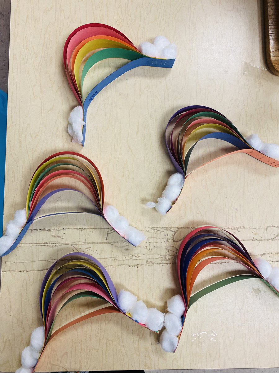 MsDiazMichelle's tweet image. 🇮🇪☘️🌈🌟 .. 

“Life is a rainbow and love is the pot of gold!” 

Happy St. Patrick’s Day! 

#artsandcrafts #math #colorID