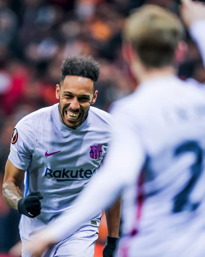 INDOBARCA_TMG's tweet photo. Hasil akhir : 
Galatasaray 1-2 Barcelona

Dengan kemenangan ini, Barca berhasil melaju ke babak perempatfinal Europa League 2021 / 2022.

SOM HI BARCA 🔵🔴
#GalatasarayBarca 
#IndoBarca https://t.co/tK7VAPYDZw