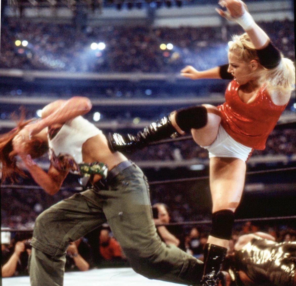 On This Day in Wrestling History - Trish Stratus v Lita 20 years ago today at Wrestlemania (3/17/02) @AmyDumas @trishstratuscom https://t.co/l6AdDsaslb