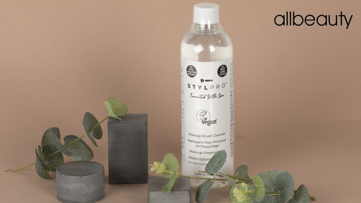 StylPro_UK's tweet photo. Leave your makeup brushes feeling silky soft with the STYLPRO Makeup Brush Cleanser🤩
Available from @allbeautynews here: https://t.co/SXDKKov6pS
#stylpro #allbeauty #makeupbrushcleaner #stylpromakeupbrushcleaner #makeuptool #beautytool https://t.co/owUee07uaA