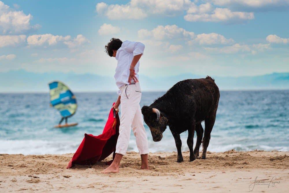 TendidoOnze's tweet photo. #Tarifa 🇪🇸 | Extraordinarias fotos de @RocaRey y un novillo de La Palmosilla en las playas de Tarifa.

📸 @joserralozano https://t.co/QyVs2Oqw4S