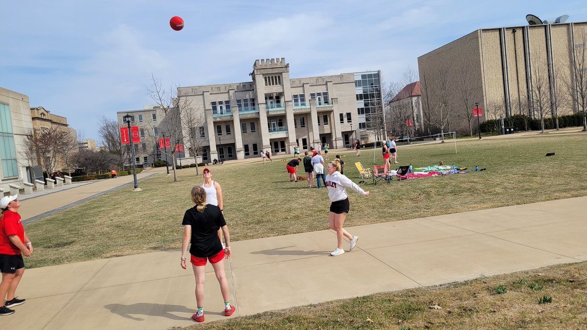 BradleySoftball's tweet photo. #BUSB22 Quad Takeover!! @bradleyu #SpringBreak https://t.co/VxrKTLjLgd