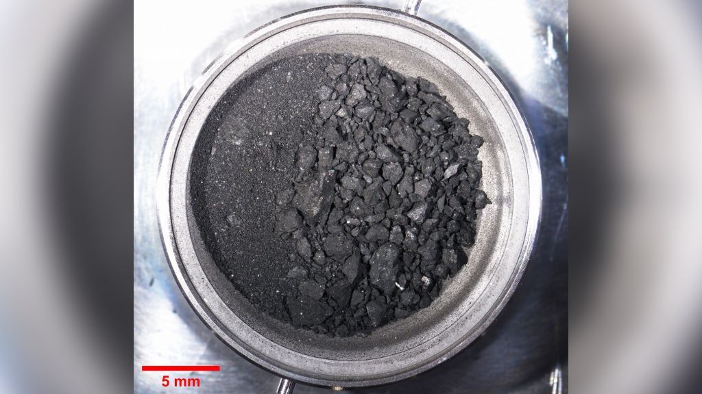 AsteroidDay's tweet image. Scientists studying samples from the #asteroid Ryugu released the chemical analysis results at the last Lunar and Planetary Science Conference (#LPSC2022). Check details in this article from  @SPACEdotcom: bit.ly/3NaHzWi