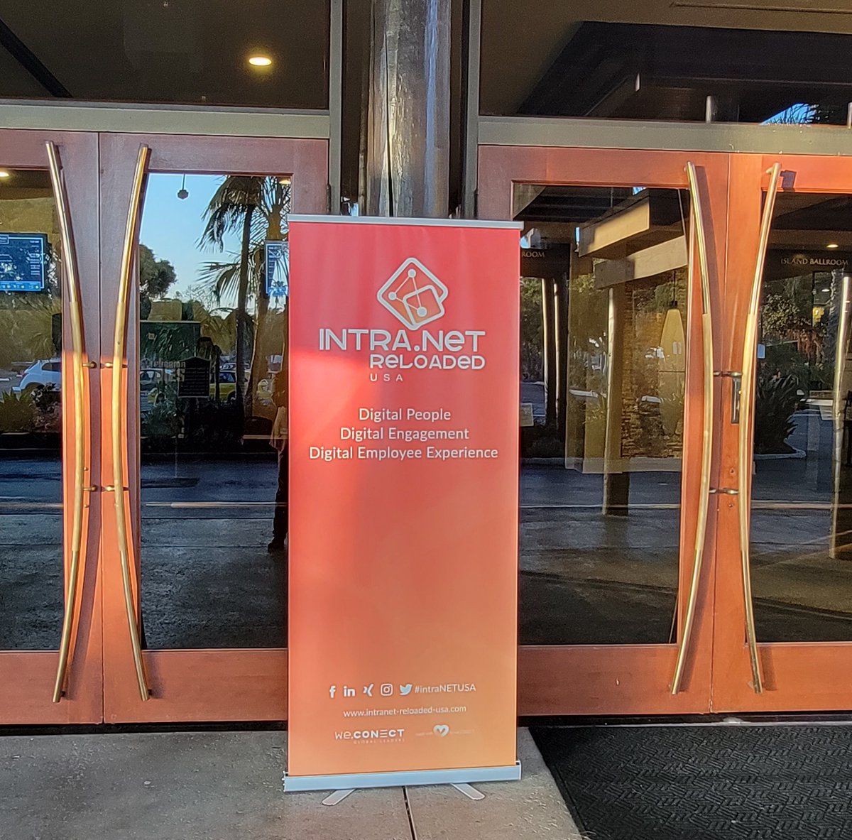 Collabera's tweet photo. We're at #IntraNETReloaded in #SanDiego with @sinequa! It's been a great day of meeting & hearing from top decision makers thought-leaders in the #internalcomms, #intranet, #UX, #IT, #LargeEnterprise & #academia spaces. If you're still here tomorrow, check us out at booth 10. https://t.co/oeKJMlwLve