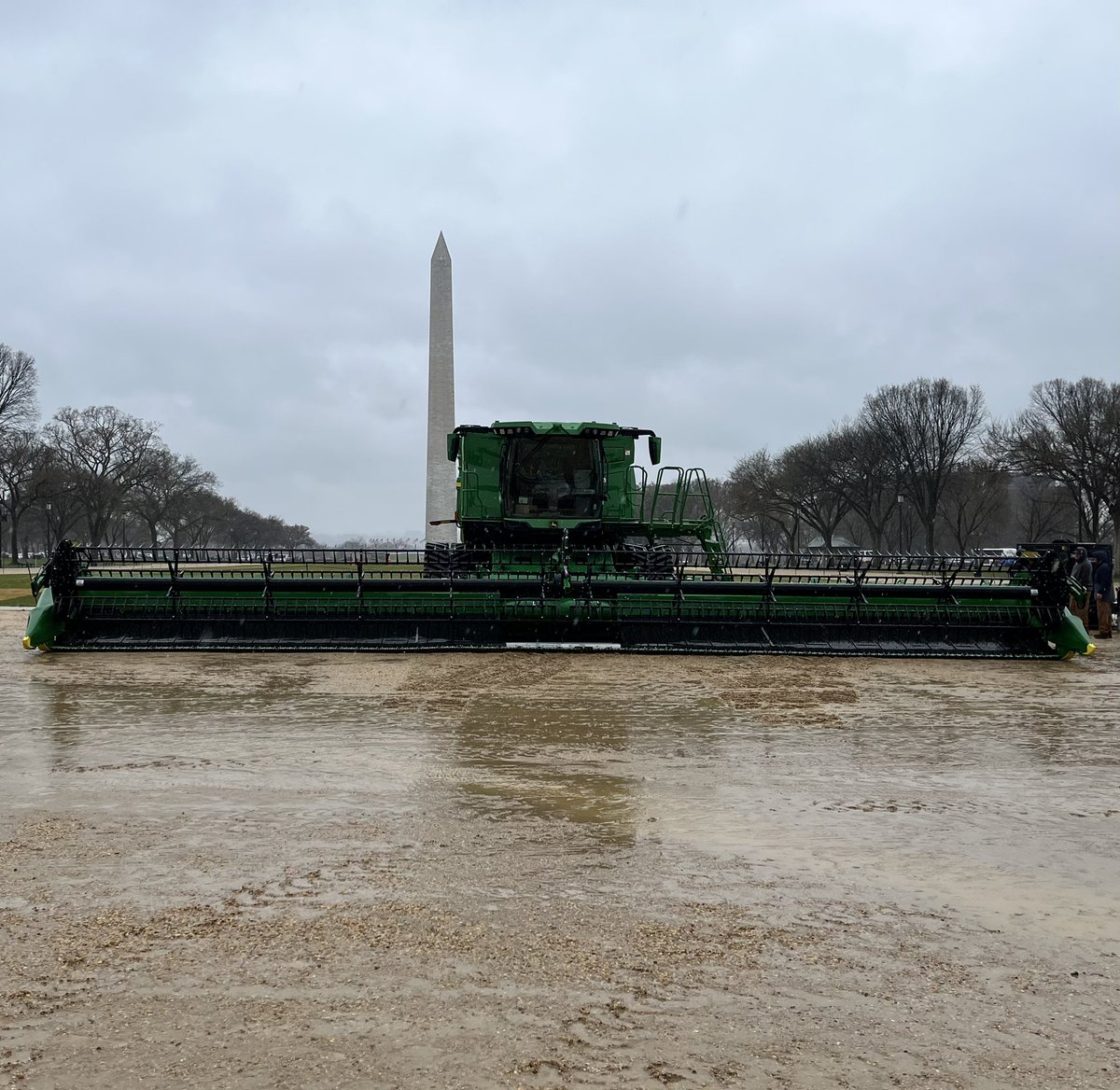 XAV1ERDrake's tweet photo. @JohnDeere not your normal backdrop, but still a good look. Fun spotting you in the middle of D.C. https://t.co/0S9lthhqNO