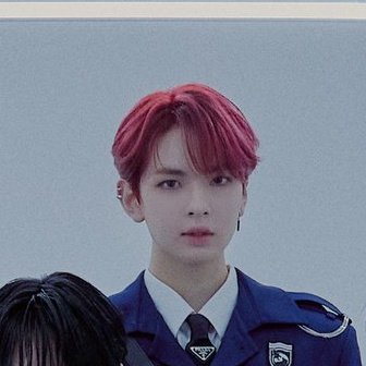 myupics's tweet photo. red hair 💥 https://t.co/tAUJu49sR8