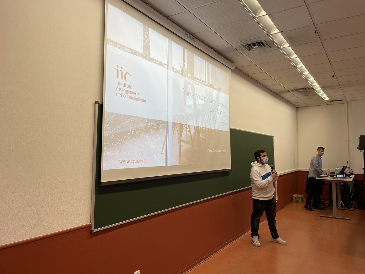 etsii_urjc's tweet photo. Empezamos con el @IIConocimiento en el Aula 006 del Aulario II #ETSII_JobDays https://t.co/wOa0eReyFw