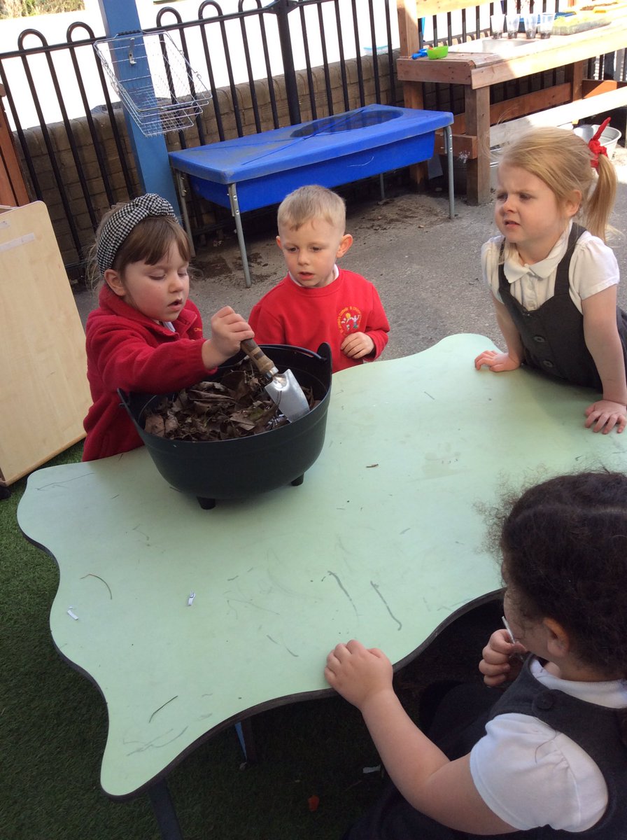 gillmarsh11's tweet photo. Reception have been collecting ingredients for compost stew
#JoeysUTW #JoeysEYFS @stjs_staveley https://t.co/DHEEQuoLBf