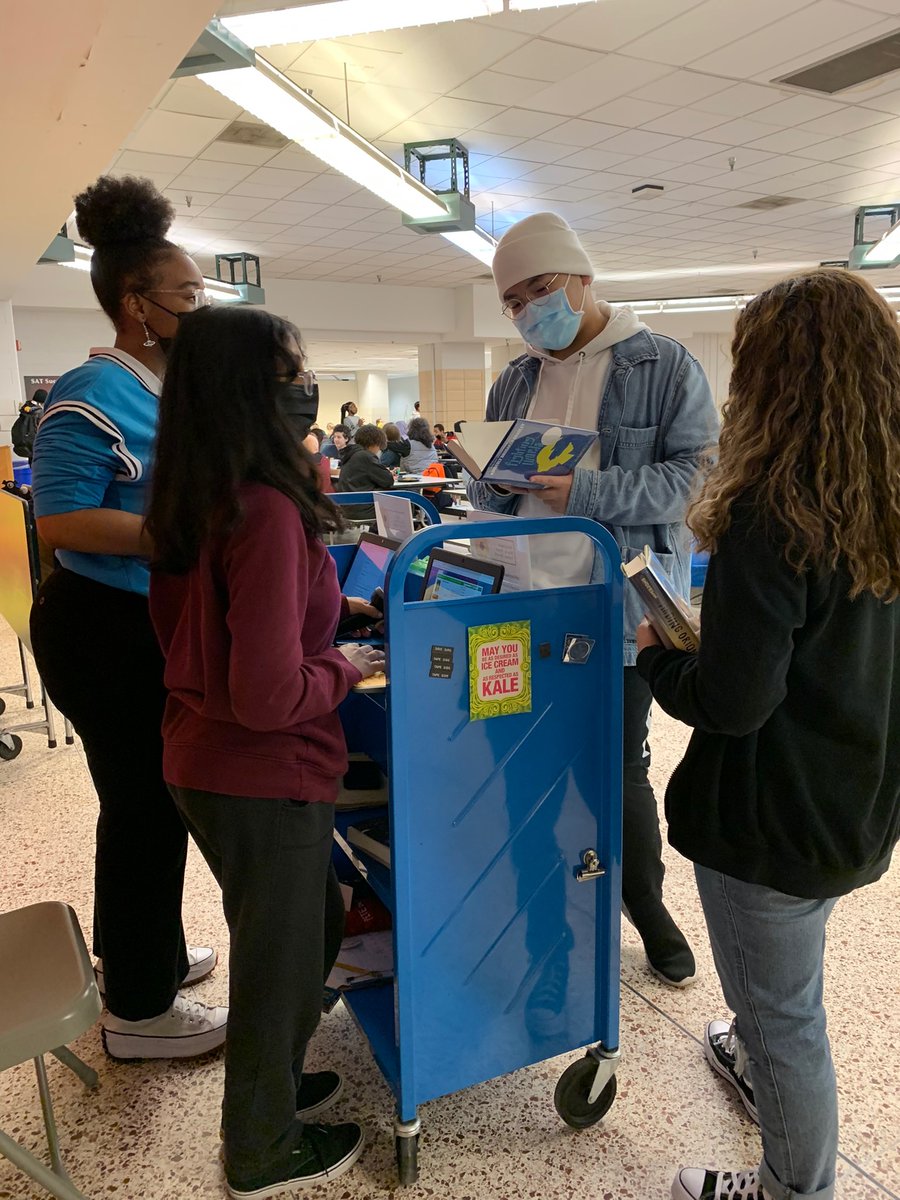 Student Advisory Board taking Black-Eyed Susan nominee books to cafeteria. No books left!