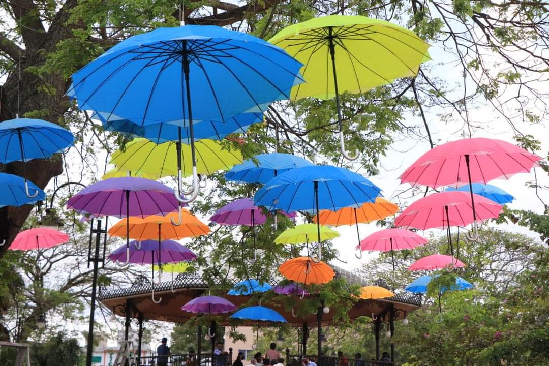 zetonium_'s tweet photo. Así luce el parque principal de Tizimín 😍 https://t.co/1JZJxr0Rfe