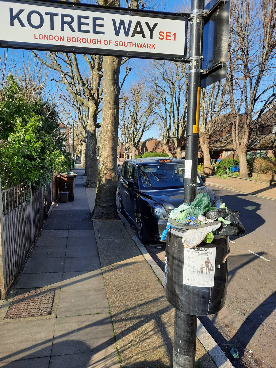 se1trainer's tweet photo. @lb_southwark  sorry to do this via social media however, this bin has been reported to your teams  4 times now, why should anyone have to walk past this?  If you provide these, you should be emptying them. #environmental https://t.co/W3GlWKBOJv