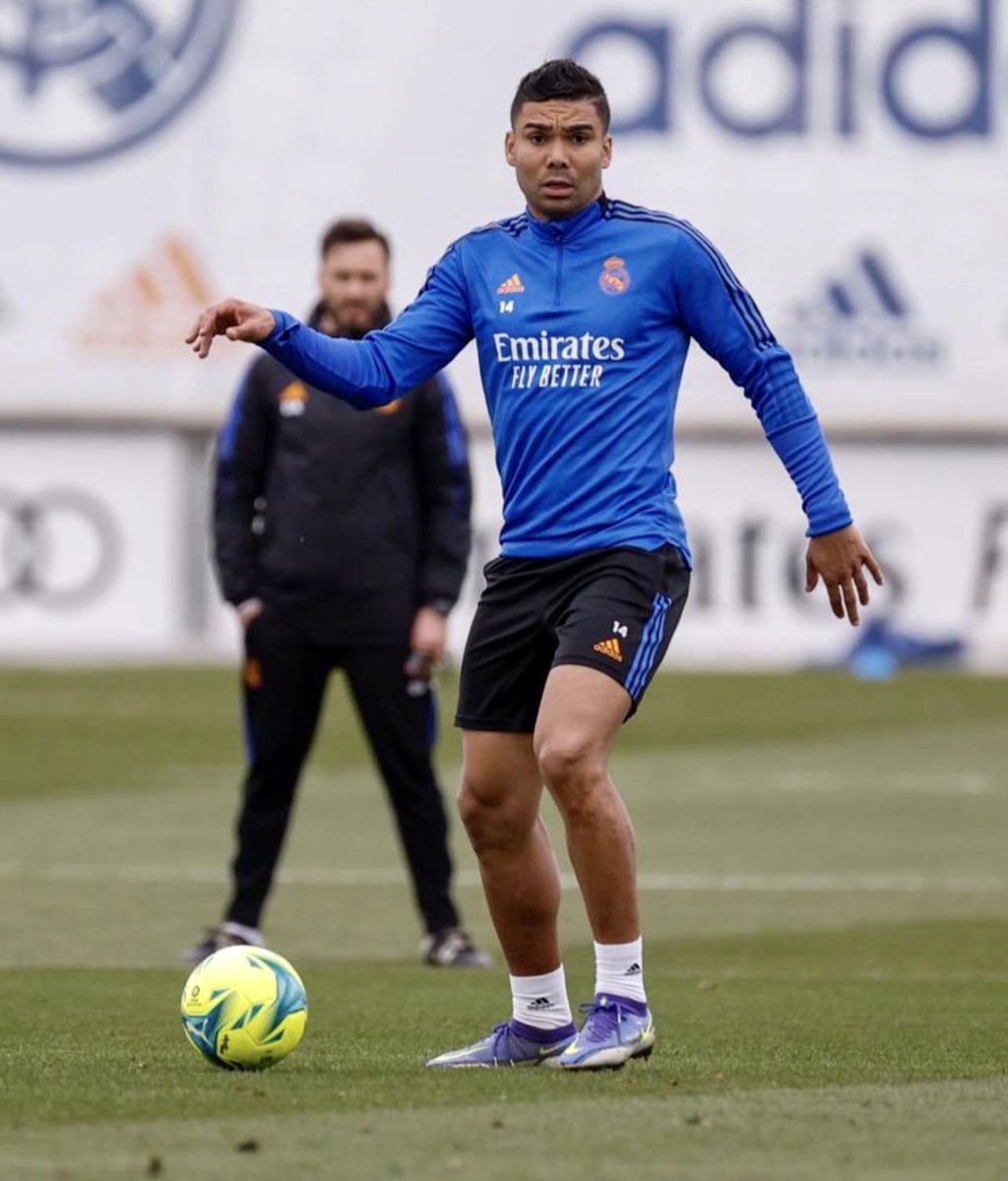 Casemiro's tweet photo. ➡️ #ElClásico https://t.co/arfYlKd8Gt