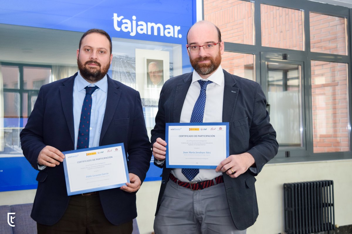 ColegioTajamar's tweet photo. FORMACIÓN📚 ¿Quién dijo que la formación acaba?
Nuestros profesores también son alumnos y buscan mejorar su formación para fomentar la excelencia. Enhorabuena a @pablolecu93 de #Primaria y @juanmajava de la #ESO por su formación en Aula Planeta. https://t.co/Z83q9N8HLZ