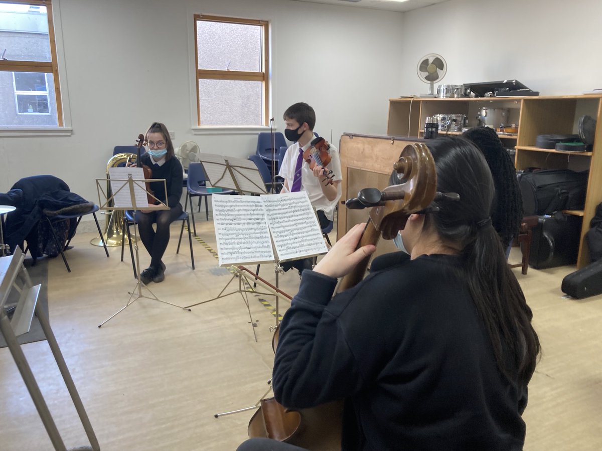 oldmacharExpArt's tweet photo. So exciting to see new groups happening ⁦⁦@oldmachar⁩ - our string quartet has now been rehearsing for a few weeks. Thanks to Mr Adams from ⁦@AccMusicService⁩ for starting this up!! #creative #musicforfun https://t.co/e1iLo8Vjwp