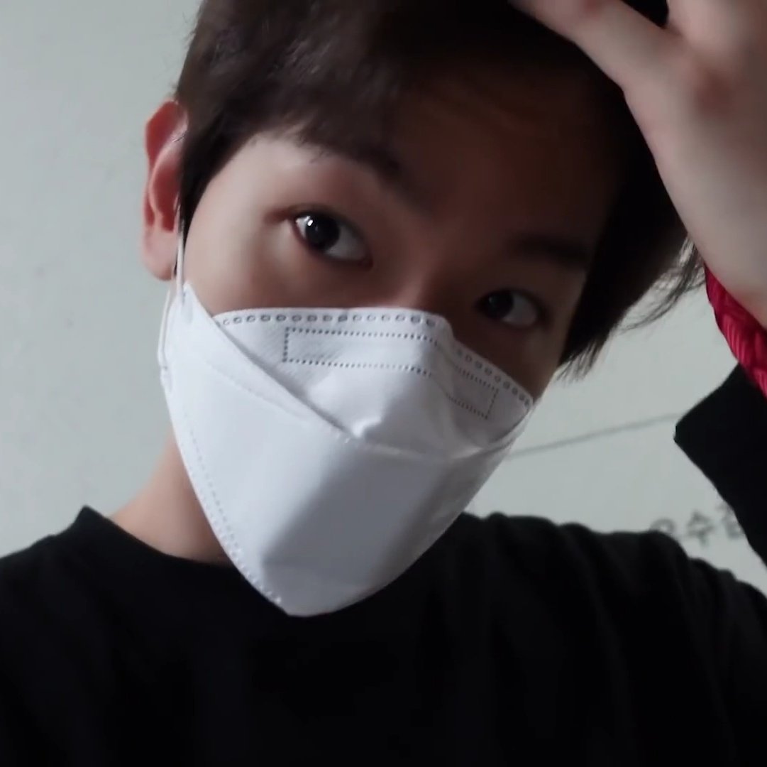 bbhsfile's tweet image. "I'm handsome guy BAEKHYUN."