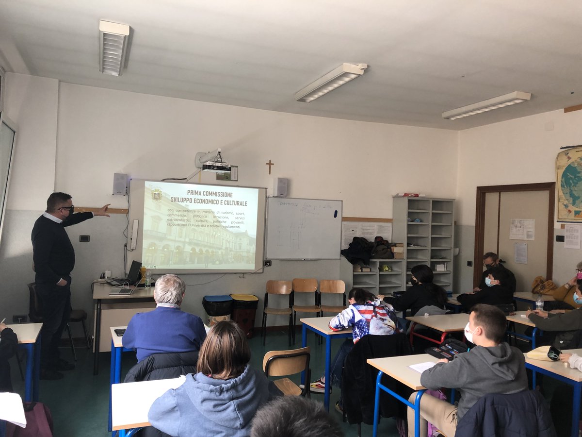 ComunediAosta's tweet photo. Seconda visita questo pomeriggio alla scuola #SaintRoch. Ricordiamo l'importanza dei enti democratici come il #ConsAosta e il @ComunediAosta con l'assessore all’istruzione @SamueleTedesco, il presidente del #ConsAosta @LucaTonino1 i vicepresidenti @renatofavre e @GiulianaRosset https://t.co/mHvTCQdKjH