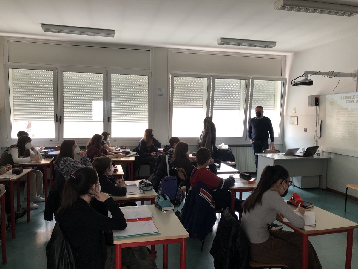 ComunediAosta's tweet photo. Seconda visita questo pomeriggio alla scuola #SaintRoch. Ricordiamo l'importanza dei enti democratici come il #ConsAosta e il @ComunediAosta con l'assessore all’istruzione @SamueleTedesco, il presidente del #ConsAosta @LucaTonino1 i vicepresidenti @renatofavre e @GiulianaRosset https://t.co/mHvTCQdKjH
