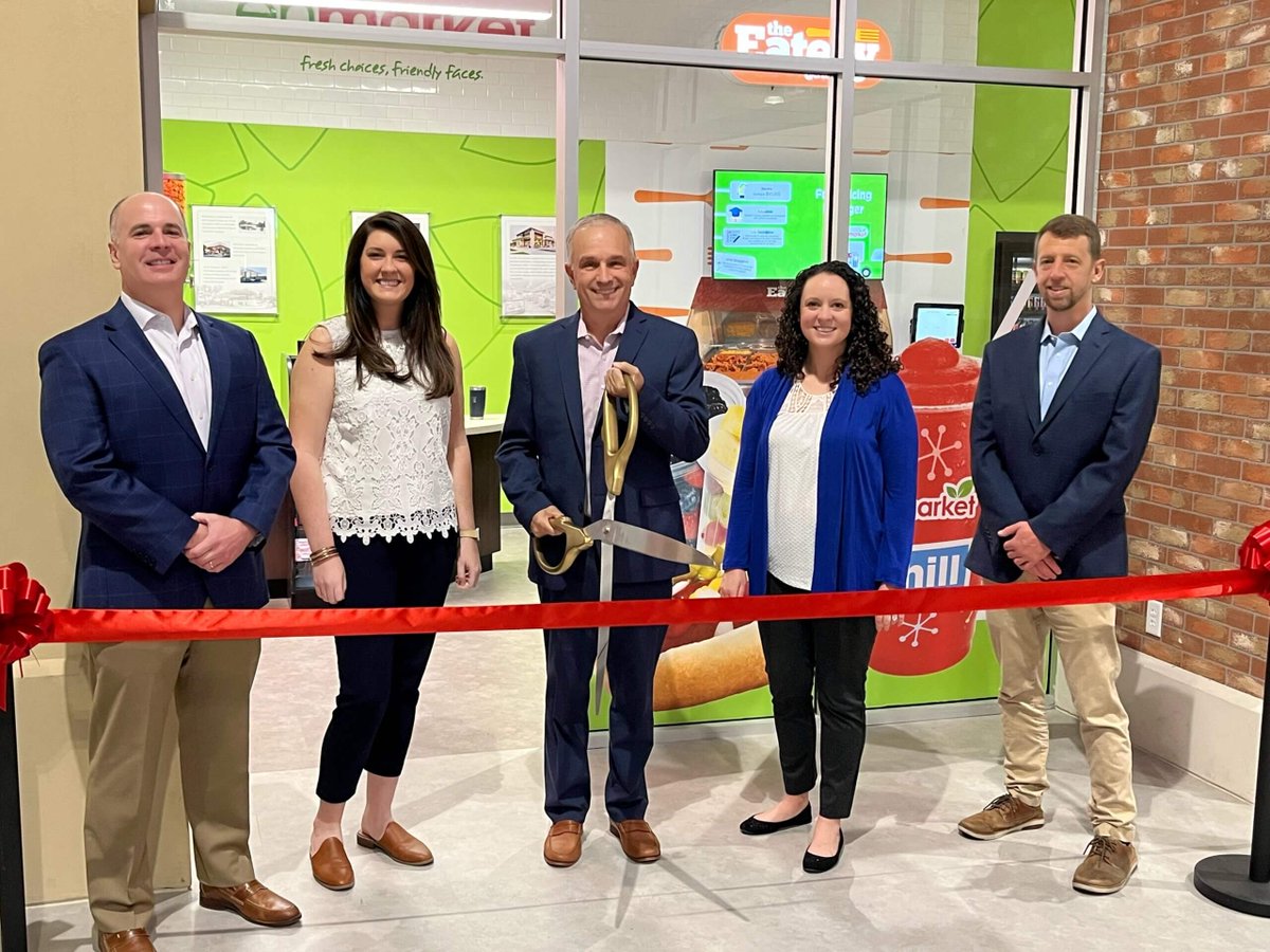 carriagetradepr's tweet photo. Enmarket storefront at the JA Colonial Group Discovery Center cuts ribbon - https://t.co/78BbCnJoK2 https://t.co/FlK8ag2jaZ