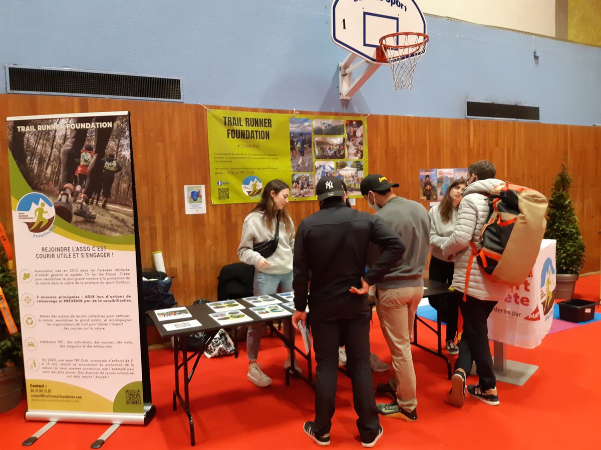 cyndie79's tweet photo. @MAIF est présente sur le village de retrait des dossards de @EcoTrailParis aux côtés de ses partenaires @surfridereurope
@le_RESES, @ANESTAPS, Trail Runner Foundation, Une Bouteille à la Mer, Uni-Vert Sport pour sensibiliser à la pratique du sport plus responsable. https://t.co/CRmeHz0V48