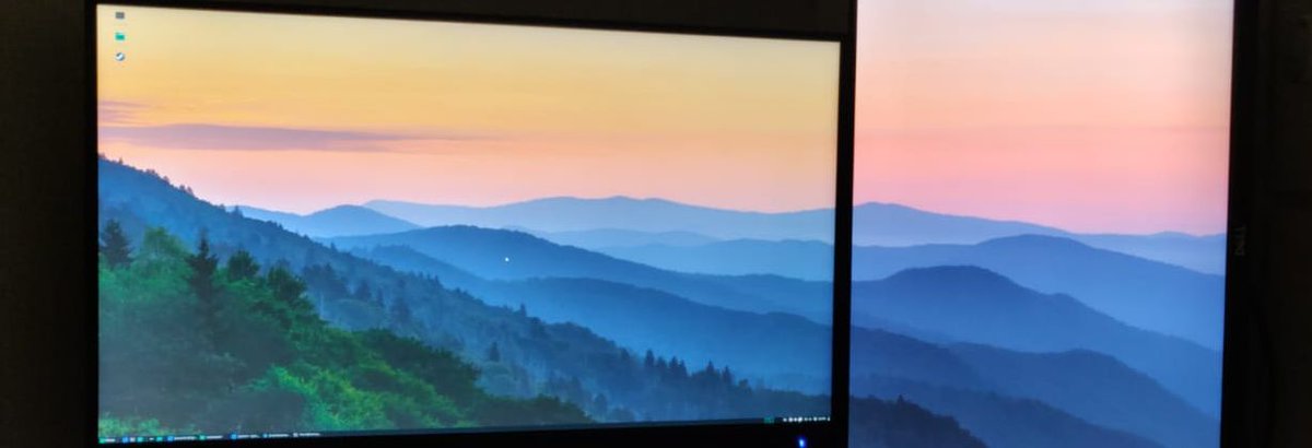 CanaimaGNULinux's tweet photo. Gestiona tus fondos de pantalla con #Superpaper

La herramienta para la gestión de fondos de pantalla en múltiples monitores, permitiendo colocar un monitor en horizontal y otro en vertical de forma sencilla, sin necesidad de instalar plugins adicionales.
 https://t.co/8ZLUXQfTCs https://t.co/gCdoooZ05a