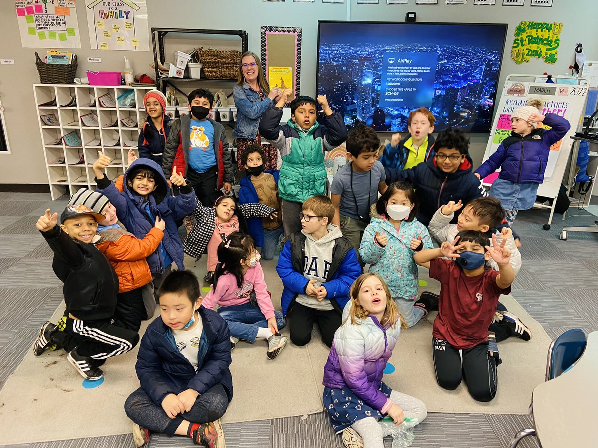 MsPertler's tweet photo. Week 2 of March Mystery Guest Readers! 💚 We sure are LUCKY! https://t.co/9AYuBspUNi