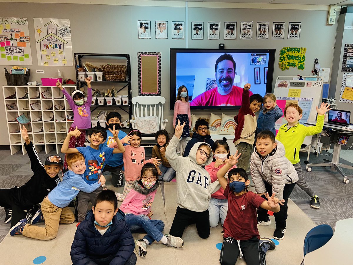 MsPertler's tweet photo. Week 2 of March Mystery Guest Readers! 💚 We sure are LUCKY! https://t.co/9AYuBspUNi