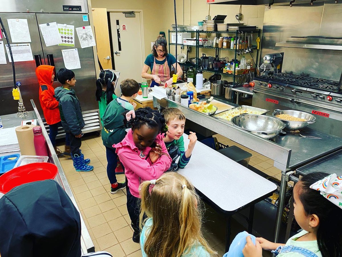 unitycharter's tweet photo. .@unitycharter #learningKitchen is the least we can do so children learn where their food comes from and how it’s prepared. Thank you to our Chef Danielle for these rich experiences. @NJPCSA @DrAllenMcMillan @SJ_Program @veganfoodliving @brooklynvegan @vegsoc @VegTimes https://t.co/tBGfzitbmL