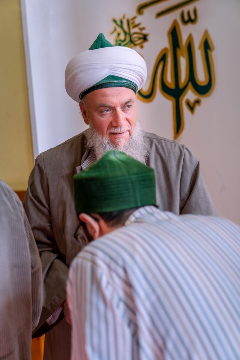 MawlanaUKTour's tweet photo. #MSMUK22

● Embrace

“When you find yourself with the Beloved, embracing for one breath, in that moment you will fond your true destiny. 

Alas, don’t spoil this precious moment. Moments like this are very, very rare.”

-- Mawlana Jalaluddin Rumi ق

#ShaykhMehmetEffendi https://t.co/g5ZilADLVb