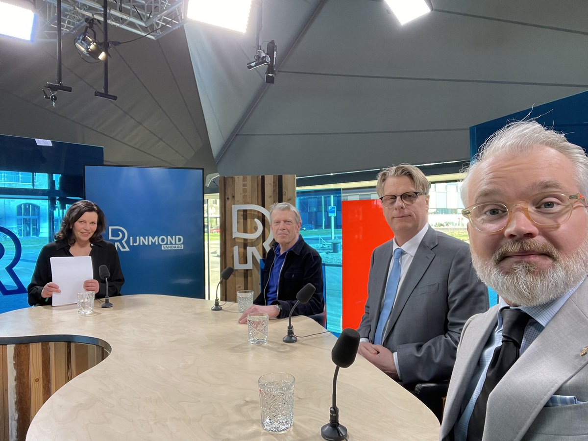 johnbijl's tweet image. Even in de uitzending bij @RTV_Rijnmond bij @iMoerm napraten over opkomst en uitslag met @RonaldBuijt en @petervheemst.
