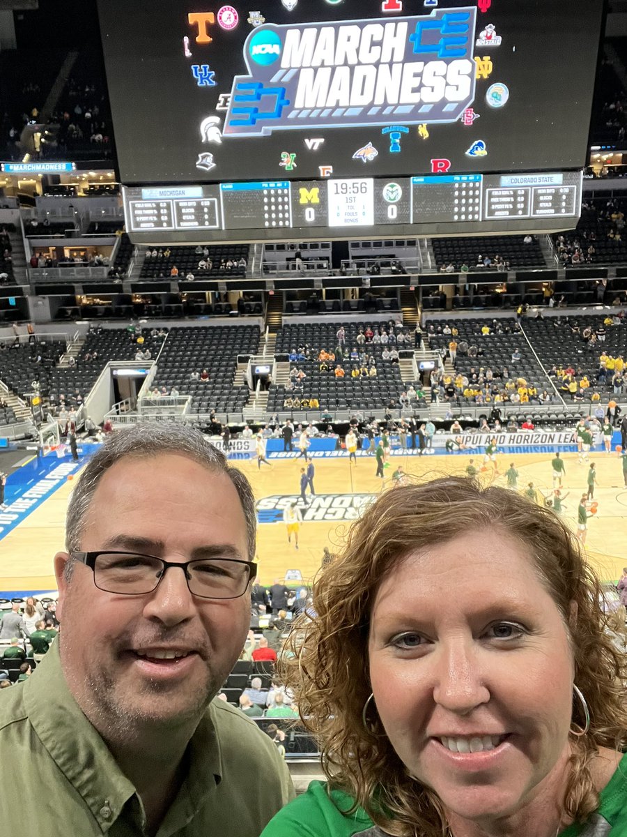 stephanierigler's tweet photo. Let the MADNESS begin! #mmselfie #MarchMadness https://t.co/PyvGEebQe5