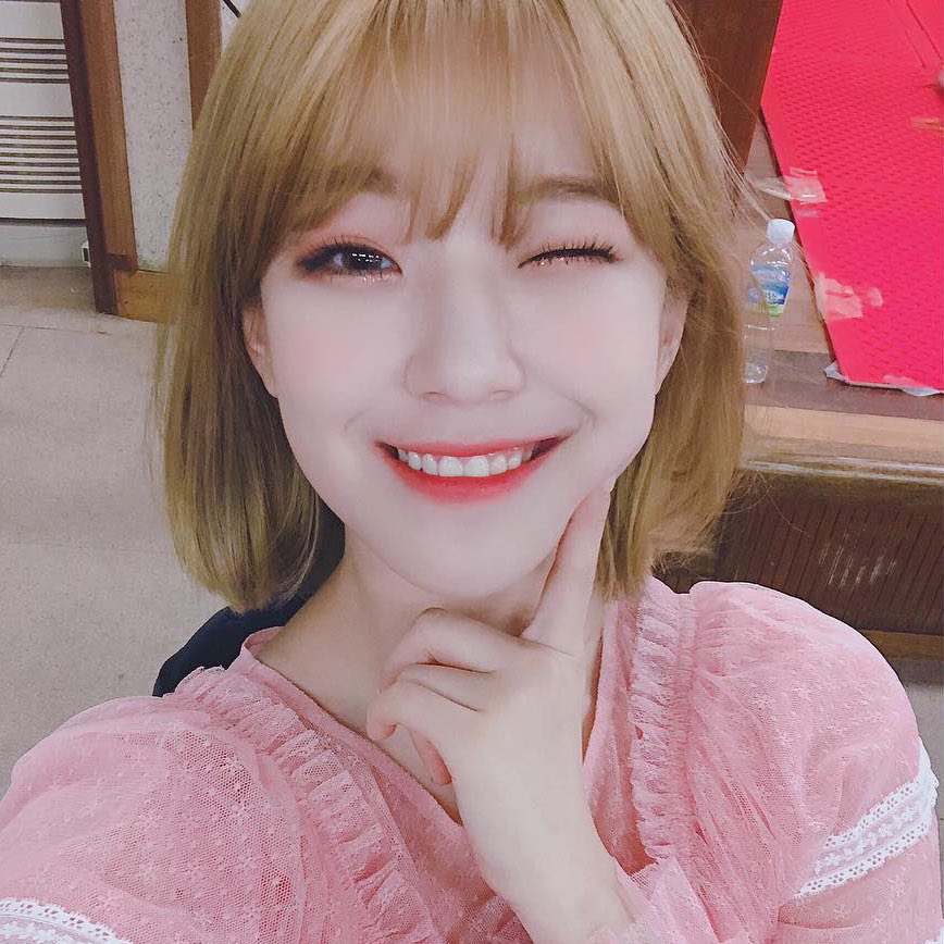 honeybbu's tweet photo. 백디헌은 진짜 윙크장인이라...
태어낫을때부터 윙크하고 태어낫을구같음 https://t.co/4baQ9IHf5K