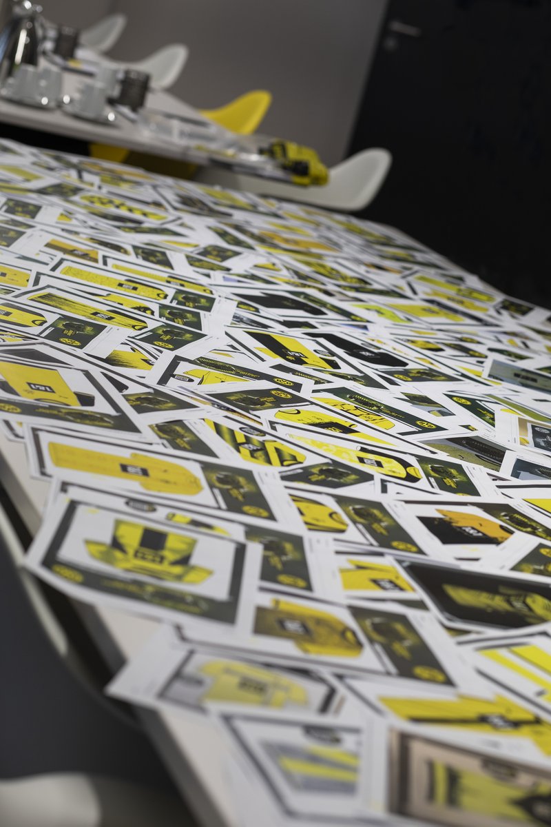 BVB's tweet photo. Als Jurymitglieder haben #Dede und Marco #Reus ihre #designdattding-Stimme längst abgegeben. Und Ihr?
⏳ Morgen schließt das Voting für die Wahl unseres Heimtrikots 23/24! Wer also noch nicht hat...
🗳 HIER 👉 https://t.co/uxYZ0ByLs3 https://t.co/EV40ossk2G