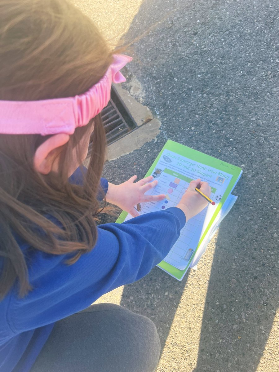 miss_bradfield's tweet photo. This afternoon Year 2 went on a shape scavenger hunt around school. We were looking for 2D and 3D shapes and recorded them in a tally chart. Which shape do you think we found the most of? 🔺🟩🔵 @PelhamPrimary_ @trustilluminate #maths #education #yeartwo https://t.co/mTGsxxuv9G
