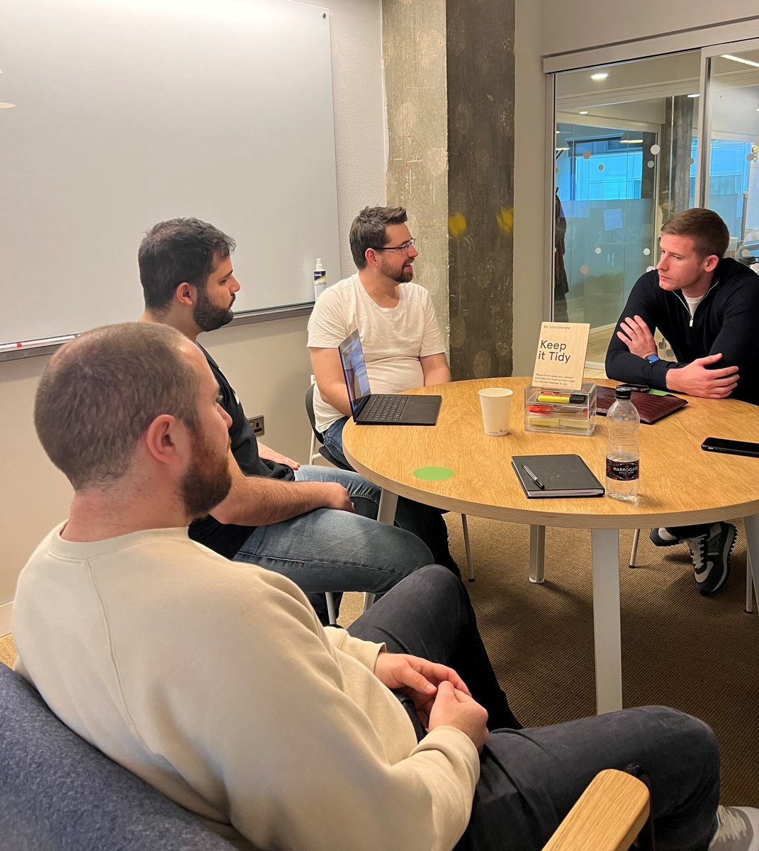 في الأسبوع الماضي قضينا وقتًا رائعًا مع شريكناForexvox# في مكتبنا.

يعلق Graeme Watkins ، الرئيس التنفيذي لشركة Valutrades Limited# قائلاً: "إنه لأمر رائع أن تعود إلى المكتب كثيرًا وتتعاون مع شريكنا ForexVox الذي حقق نموًا كبيرًا في الحجم خلال العامين الماضيين".