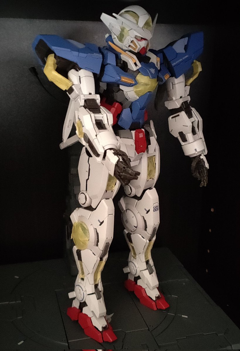 AdrienM66's tweet photo. Tant de scotch pour la préparation avant vernis.. mais tellement beau au final. J'ai pris mon temps à le monter et je m'suis régalé. Un énorme merci à @RiseOfGunpla car j'étais désespéré de voir que je ne le trouverait plus et BOOM il est là ! 😉 @Captain_Grochat #chatchatchat https://t.co/YlhhVqcf4h