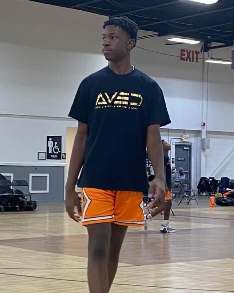CoachCoreyThomp's tweet photo. Today is a special day.. Happy 14th Birthday son. You are truly a 💎. @SPBulldogsBBall https://t.co/Ih96P3WTFO
