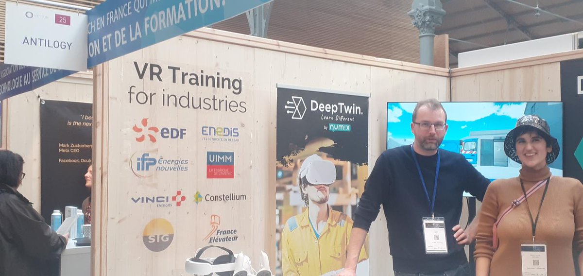 AgenceNumix's tweet photo. Présentation et session test de nos solutions VR avec nos voisins de stand @Antilogy au salon @VirtualityParis
#Numix #partage #Virtuality2022 #VR #DeepTwin https://t.co/Iy5lhDf3zp