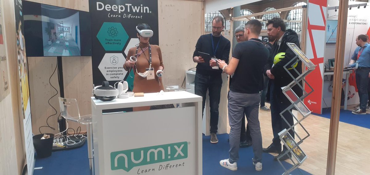 AgenceNumix's tweet photo. Présentation et session test de nos solutions VR avec nos voisins de stand @Antilogy au salon @VirtualityParis
#Numix #partage #Virtuality2022 #VR #DeepTwin https://t.co/Iy5lhDf3zp