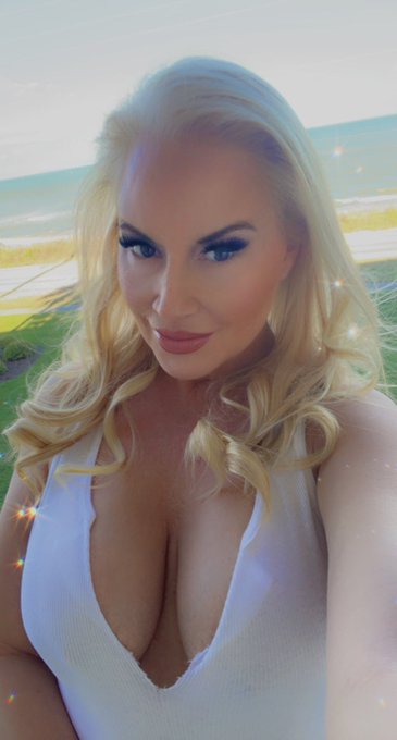 A few days left of my 50% off sale!  Go to https://t.co/OuxYP0dcJQ to join!  New hot pics and videos