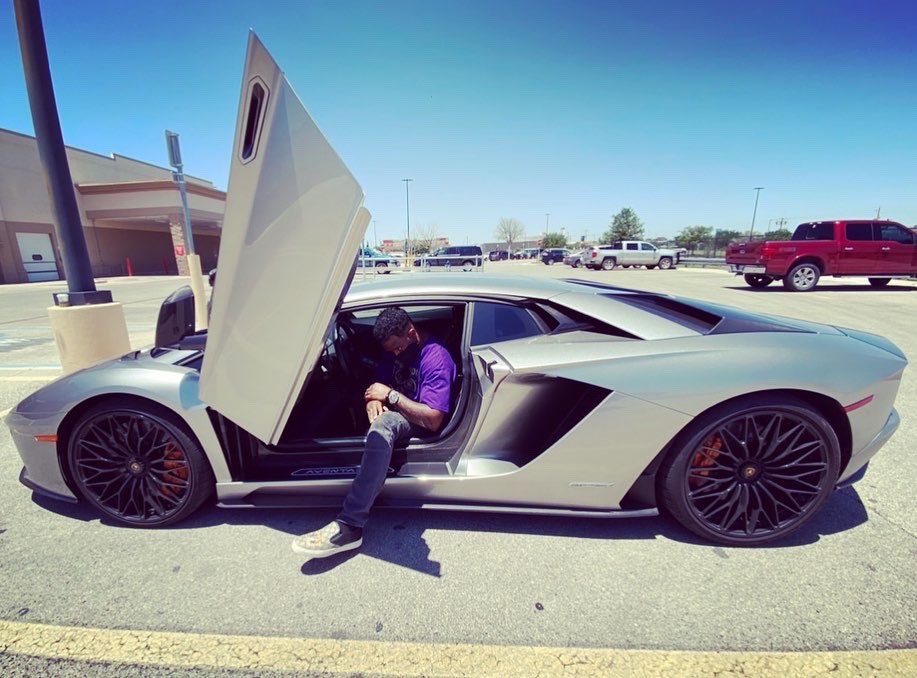 FantasyLlc's tweet photo. Rent this Lamborghini Aventador now for $2,099.98 per day! Call for details 🏎💨 https://t.co/45O8DEXQdy