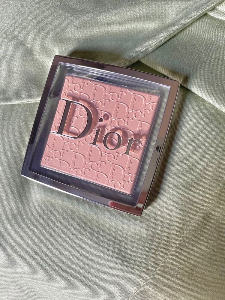SelectOutfit's tweet photo. dior makeup https://t.co/kWCmiDFdi6