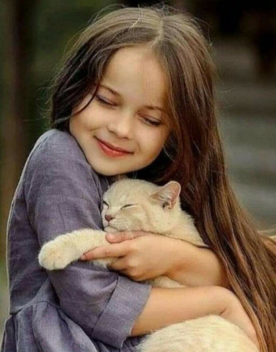 #mete❤❤

Ağlarken,
hayal kurarken ve kucaklaşırken,
gözümüzü yumarız.
Çünkü hayat'ta güzel şeyleri,
gözümüzle görmeyiz,
kalben hissederiz..

/ Halil Cibran

#iyiAksamlar💜💜🌼☕🌹🌿💦