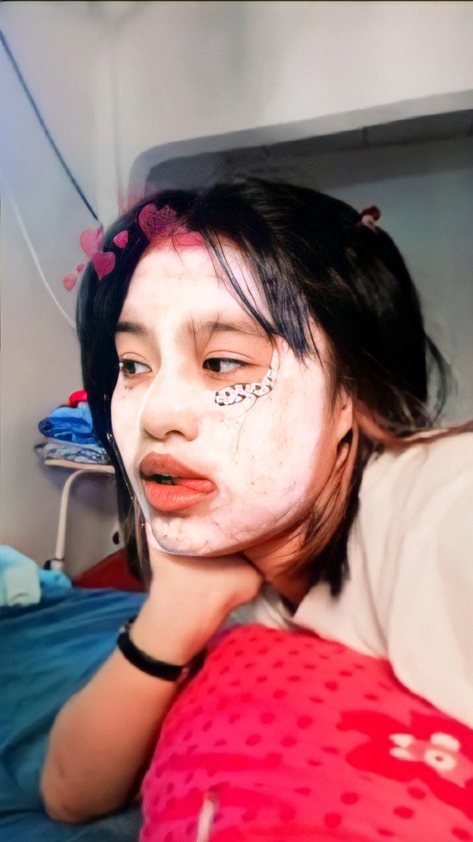 Elylabyu's tweet photo. Happy Motmot, Roses🤎<33

#rocelfieday https://t.co/KxpL657vAU