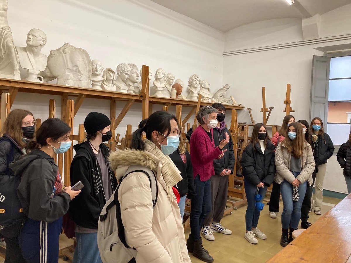 EpiaOlot's tweet photo. I DESPRÉS DE L’ESO QUÈ?
Els alumnes de 4tESO van participar a les xerrades dels diferents instituts per explicar els estudis postobligatoris que hi ha després de la Secundària.
#esoolot https://t.co/g5qpMMcBSn