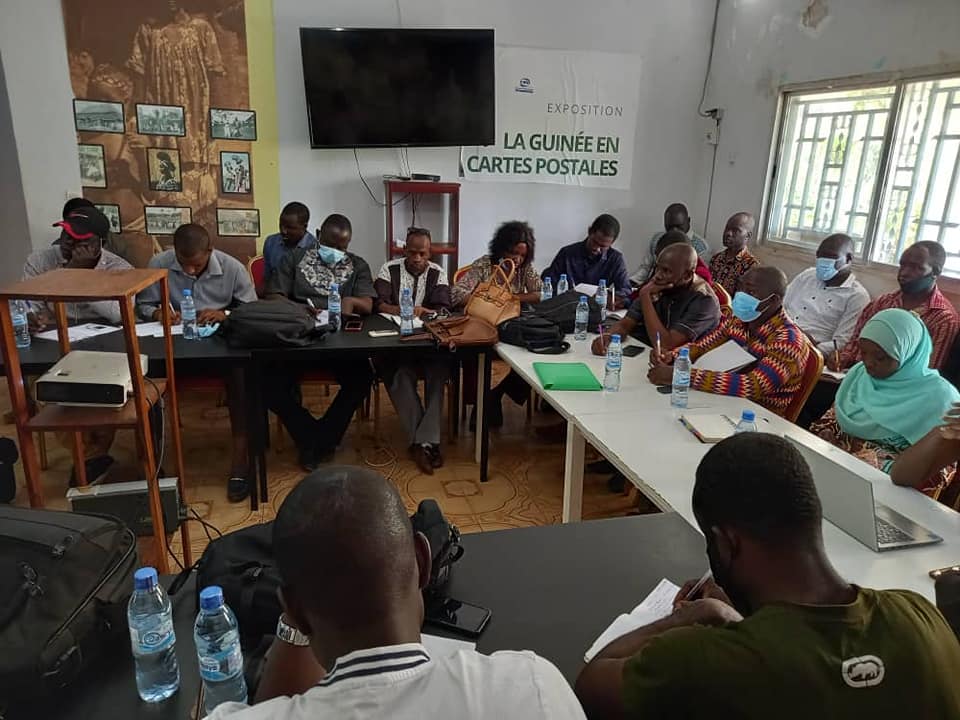 CirdGuinee's tweet photo. enseignants-chercheurs en situation de doctorat dans les universités de Conakry. 
Elara Bertho, enseignante et chargée de recherche au @CNRS, séjourne en #Guinée dans le cadre d'un projet en collaboration avec le CIRD. https://t.co/cmtP51BBgj