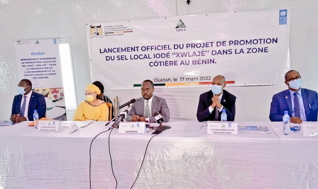gouvbenin's tweet photo. Lancement ce jeudi 17 mars 2022, à #Ouidah, du Projet de promotion du sel iodé #Xwladjè dans la zone côtière du Bénin (ProSel) par le #MPMEPE #ModesteKEREKOU en présence du Maire de Ouidah, l'Ambassadrice de #AfriqueduSud, Coordonnateur système des Nations-Unies et du @PNUDBenin https://t.co/PcgN5Yh4a9