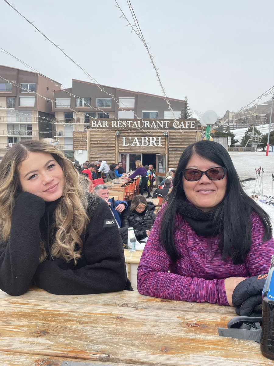 Jenn1ferChan's tweet photo. Found a new office in the Alps, even got Comms on board! @johngaryorr https://t.co/cmtHwgumca